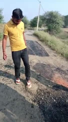 संदेश: Road 🛣️ reparing me ghotalebajo ka jalwa. #nitish_kumar #sandesh #basauri #kori #nitishkumar #