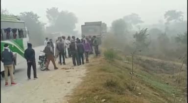 करछना: #भीरपुर रिपोर्टिंग चौकी के सामने बस कन्डेकटर और  प्राइवेटपुलिस से हुई हाथापाई