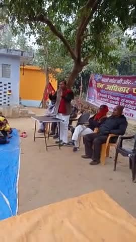 बस्ती: #बस्ती दौरे के दूसरे दिन को #कप्तानगंज विधानसभा के गांव में तीनों नए #कृषि_कानूनों के खिलाफ #किसान परिवारों से चर्चा