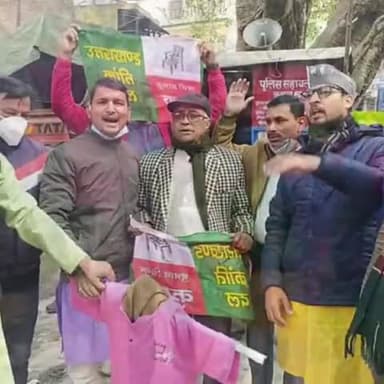रुद्रप्रयाग: रुद्रप्रयाग मुख्य बाजार में उक्रांद ने फूंका राज्य सरकार का पुतला
#उक्रांद #उत्तराखंड_क्रांति_दल #ukd