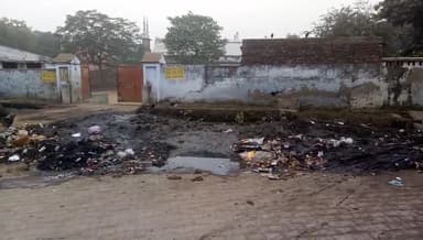 बहराइच: मोहल्ला छावनी निकट बकरी बाज़ार का ये दृश्य स्वच्छ भारत अभियान की एक झलक को प्रदर्शित करता हुआ #swachbharatabhiyan