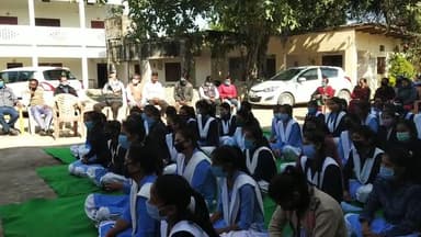 #चोपन नगर के गुरुद्वारा इंटर कॉलेज में युवा दिवस एबीवीपी के कार्यकर्ताओं द्वारा मनाया गया।