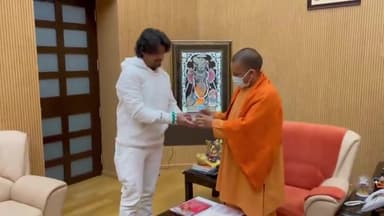 लखनऊ में आज सुबह प्रख्यात गायक सोनू निगम ने की मुख्यमंत्री योगी आदित्यनाथ से शिष्टाचार भेंट
#ggnewslive