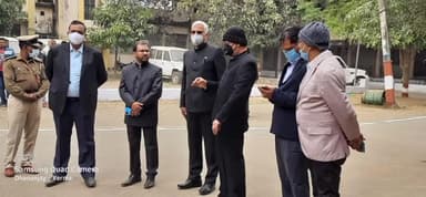 गढ़वा: गढ़वा जिला समाहरणालय परिसर में डीसी ने किया झंडोतोलन#समाहरणालय#झंडोतोलन