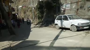 रेणुका: संगड़ाह में गणतंत्र दिवस पर वाहन अधिनियम की #अवहेलना करते नजर आए लोग
#Buses की निर्धारित जगह पर खड़ी दिखी छोटी गाड़ियां