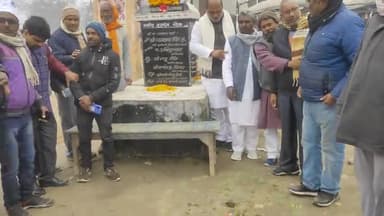 #RLSP# चकिया , पूर्वी चंपारण
बजार समिति चकिया के पास अमर शहीद जगदेव प्रसाद जी के जयंती के अवसर पर पुष्प अर्पित की