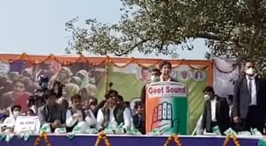 #Kisan_hain_to_Desh_hai
Priyanka Gandhi Vadra जी बिजनौर किसान पंचायत में पहुंच चुकी हैं ।।