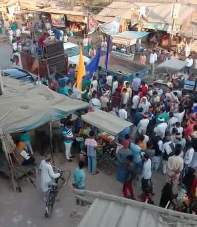 संत शिरोमणि रविदास जयंती के दिन रविदास भक्तों ने नुआंव बाजार में रथ के साथ निकाला जुलूस#बिहर@inkhabar