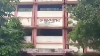 गढ़वा: जिला समाहरणालय में पुलिस उपाधीक्षक मुख्यालय के रूप ने सुदर्शन आस्तिक ने दिया योगदान #पुलिस #योगदान