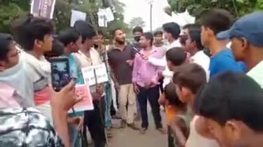 बंद करो मन को बात, जल्द करो रोजगार की बात👍👍
#modi_job_doकब दो गे बिहार में19लाख रोजगार मोदी जी0