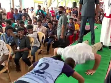 This is how you do push ups!
Rahul Gandhi doing one hand push ups! #TNwithRahulGandhi
#RahulGandhi #Congress