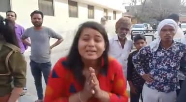 चुल्लूभर पानी में डूब मरो...😢
#छेड़छाड़ का विरोध करने पर
पिता को उतारा मौत के घाट।