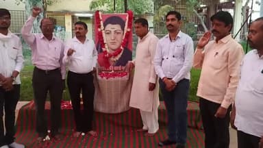 *शिक्षा की देवी महानायिका #माँ_सावित्री_बाई_फुले के 124 पुण्यतिथि  पर सर्व समाज द्वारा दीप प्रज्वलित कर पुष्पांजलि