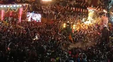 टीकमगढ़: टीकमगढ़ मध्य प्रदेश के कुंडेश्वर धाम मैं धूमधाम से मनाई शिवरात्रि
#tikamgarh
#tikamgarh_news
#tikamgarhnews