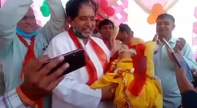 आज वसुंधरा 2 A मे  कन्हैया जी को खिलाने का सौभाग्य प्राप्त हुआ जय कन्हैया लाल की । #MLASahibabad