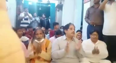 आज मंगलवार के दिन जनकपुरी, साहिबाबाद विधानसभा में युवा साथियों के साथ श्री हनुमान चालीसा पाठ किया।।
#MLASahibabad