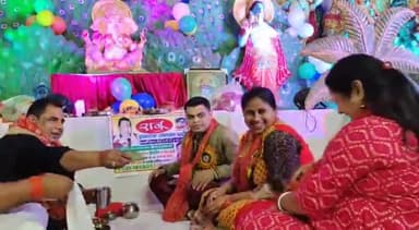 औरैया: औरैया के जिला अधिकारी माननीय सुनील कुमार वर्मा जी पूजन करते हुए #auraiya #bidhuna #d.m. #social_distance #yogi