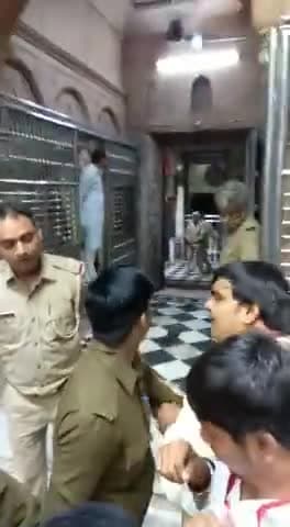 #माननीय #श्री_अखिलेश_यादव जी के #सानिध्य में श्री #बांके_बिहारी जी के #दर्शन करने का #सौभाग्य प्राप्त हुआ !