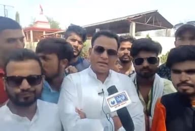 आज राजगढ़ में NSUI द्वारा राजगढ़ कलेक्ट्रेट का घेराव किया गया ।।"#NaukriDoYaDegreeWapasLo "