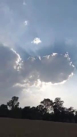 ललितपुर: कहीं किसानों की फसलें कट गई है तो कहीं कट रही हैं और यहां पर मौसम का हाल चल रहा है जिससे किसान बहुत परेशान है,#jaykisan