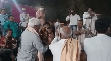 संपतचक: #bhojpuriactor
#biharnews
#music
#politics
Ajeet anand aur delhi me x mp sri mahabal mishra bihar ki holi gate hue.