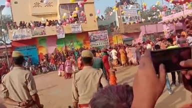 गोवर्धन: #नंदगांव #बरसाना की होली में झूमे ग्वाल और गोपियां लठमार होली खेली गई जबरदस्त तरीके से जिसमें लोकल ग्वाले और गोपियां