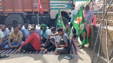 दाउदनगर: दाउदनगर में किसान समर्थन में राजद और भाकपा माले के कार्यकर्ता ने किया समर्थन किया बंदी।शांतिपूर्ण हुआ आंदोलन।#syedquitu
