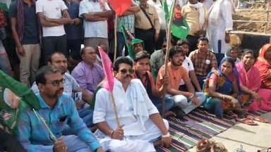 दाउदनगर: दाउदनगर में किसान समर्थन में महागठबंधन के कार्यकर्ताओं ने की बंदी समर्थन मैं लगाया नारा। #kisanandolan #syedquitu