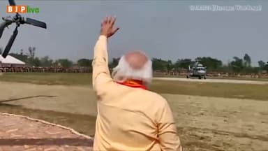 प्रधानमंत्री श्री @narendramodi जी के प्रति बंगाल के लोगों का स्नेह वहाँ में हो रहे #AsholPoriborton की तसवीर दिखा रहा ह