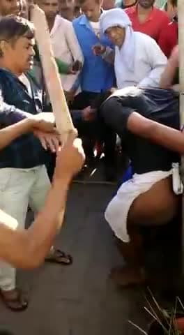 यह दर्दनाक घटना उत्तर प्रदेश के #आगरा जनपद के सिकंदरा थाना की है #उत्तर_प्रदेश_में_जंगलराज