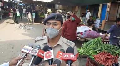कोरोना का संक्रमण पुनः बढ़ गया है कृपया मास्क और सोशल डिस्टेंसिंग का पालन करना सुनिश्चित करें। #मेरठपुलिस