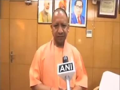 ये है #मुख्यमंत्री_योगी_आदित्यनाथ का असली चेहरा।
ANI के कैमरामैन को ज़रा सी आवाज पर ‘चूतिया कहीं के’ संत का भाषा सुनिए
