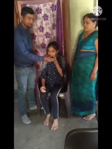 नुआंव: बिहार बोर्ड परीक्षा में कैमूर जिला #Top_10 में जगह बनाने वाली #प्रिया_यादव को रवि सर (तियरा) ने किए सम्मानित...