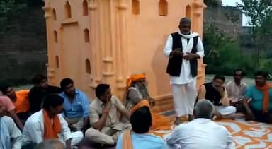 #नुक्कड़ सभाओ के द्वारा अपने अपने प्रत्याशियों के लिए वोटों का निवेदन करते हुए