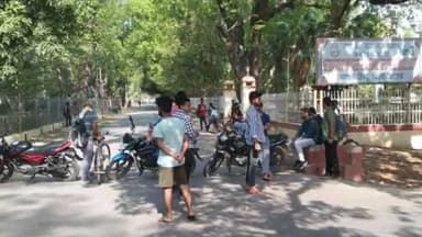 बीएचयू में रास्ता बंद करके छात्रों ने जताया विरोध#b.h.u#varanasi#trafic#viralnews