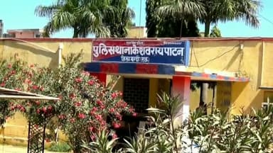 केशोरायपाटन: केशोरायपाटन ने पुलिस ने घड़ियाल अभ्यारण से अवैध बजरी खनन कर ले जा रहे बजरी से भरे 2 ट्रैक्टर-ट्रॉली को किया जब्त
#अवैधखनन