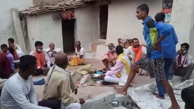 बाँदा: जिलापंचायत वार्ड #नं28 के ग्राम #पुनाहर में #जनसंपर्क भृमण के दौरानगांव के लोगों ने कराया #जलपान दिया आशिर्वाद PC