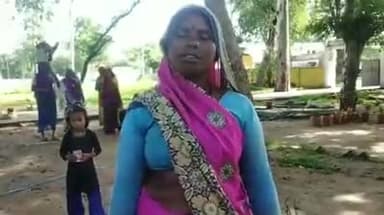 जादू चले नहीं टोना, कहा से आ गओ जो बेरी कोराना
बुंदेलखंडी महिला ने गाया से गाना#कॉरोना