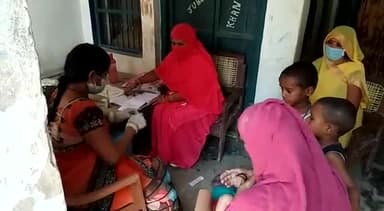 संपूर्ण VHND टीकाकरण अभियान के तहत आंगनबाड़ी केंद्र पर लगाया गया टीका। #आंगनबाड़ी_केंद्र #टिकाकरण
