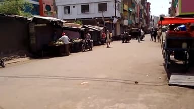 लॉक डाउन का बिल्कुल भी पालन नहीं किया जा रहा है घर रहे हैं अपनों को कोरोना से बचाएं#मार्क्स लगाएं दो गज की दूरीबनाकर रखे