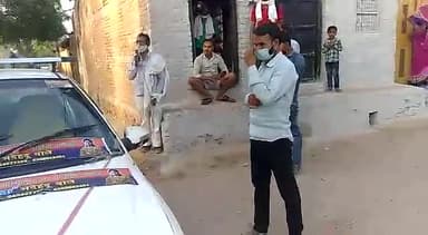 बाँदा : #सड़क किनारे पैदल जा रहे #वार्ड नं28 प्रवल दावेदार #पीसी पटेल जनसेवक को पीछे से #बाइक सवार ने #मारी जोरदार #टक्कर