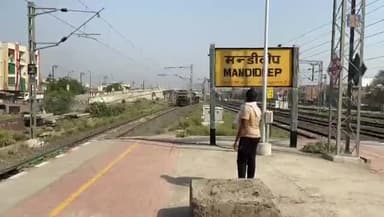 #ऑक्सीजन_एक्सप्रेस ऑक्सीजन टैंकर के साथ झारखंड के बोकारो से भोपाल मंडीदीप में पहुची,#कोरोना_वायरस