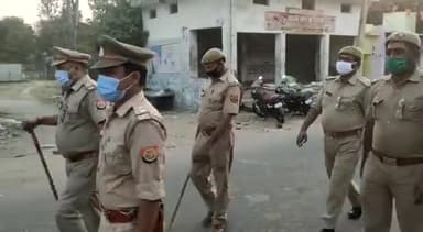 ##सिरसिया पुलिस ने माइक के द्वारा लोगों को कोविड-19 के विरुद्ध किया जागरूक और अपने घर में सुरक्षित रहने का किया अपील