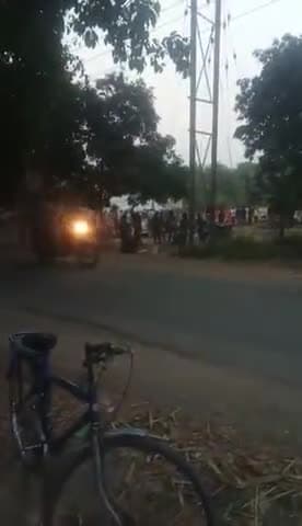 बहेरी: धजिया उड़ता हुआ करोना नियम के।Dardarwara gaw k haat pr..#covid19bihar