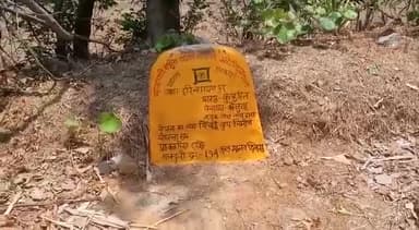 #मई_दिवस पर भैलवा पंचायत अंतर्गत हरीनारायणपुर गांव में मनरेगा सिंचाई कूप पर मजदूरों को लगाया गया। @joyanta376