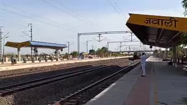 #oxygen train passing through #JAWALI RAILWAY STATION at my village 😊 जय हिंद 🇮🇳 #covid19india