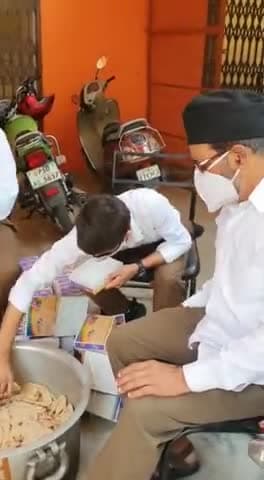 मैनपुरी: संघ कार्यालय पर स्वयंसेवक रोज बना रहै है covid 19 मरीजो के लिए भोजन #seva_bharti #sangh #RSS #कोरोना_वायरस