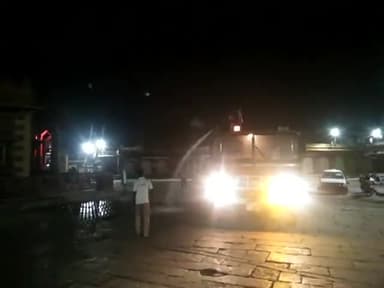 जोधपुर के घंटाघर clock tower को हाइपोक्लोराइट से #सैनिटाइज करते नगर निगम के #कर्मचारी #कोराना को हराने का हर संभव प्रयास