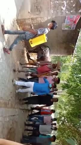 #बाराबंकी जनपद की #nurapur ग्राम पंचायत की नवनिर्वाचित महिला ग्राम प्रधान ने ग्राम पंचायत में कराया #सैनिटाइजर #फ़ॉलो me