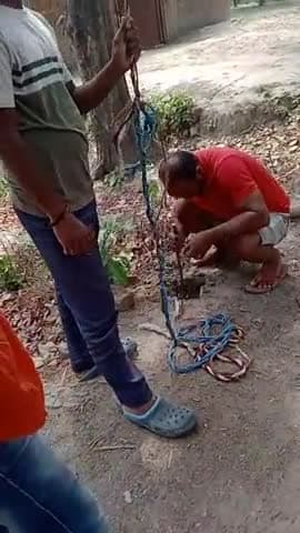 गरखा: #गरखा परखणड के सहोसराय गाँव मे बैरिकेटिंग को मरम्मत कया गया